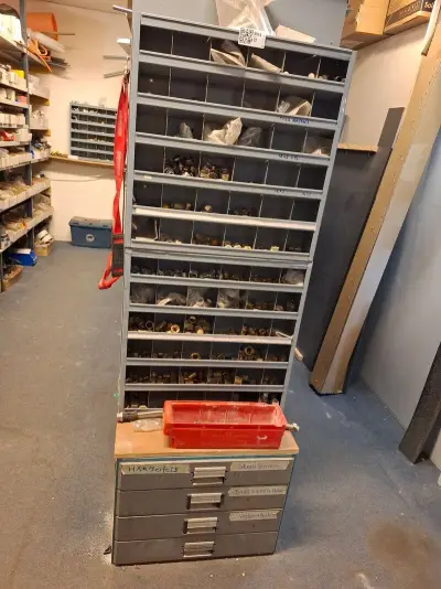 4x Magazijnstelling met installatiemateriaal – kavel bij Onlineveilingmeester, Hoogeveen