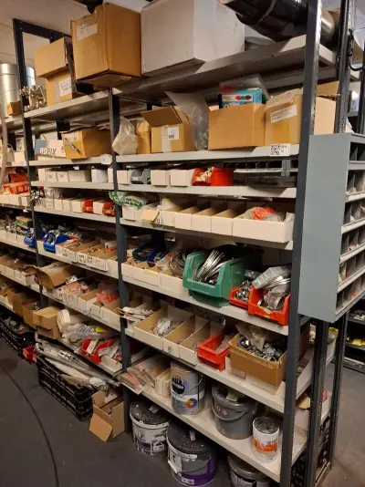 Partij installatiemateriaal in 2mtr stelling – kavel bij Onlineveilingmeester, Hoogeveen