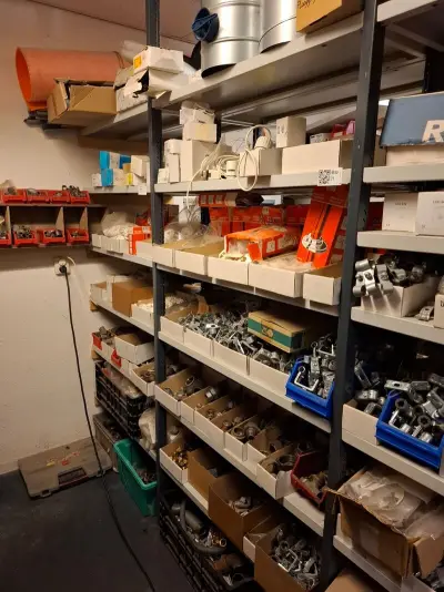 Partij installatiemateriaal in 2mtr stelling – kavel bij Onlineveilingmeester, Hoogeveen