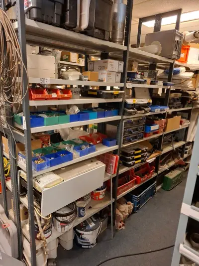 Partij installatiemateriaal in 2mtr stelling – kavel bij Onlineveilingmeester, Hoogeveen