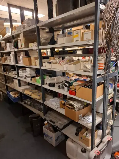 Partij installatiemateriaal in 2mtr stelling – kavel bij Onlineveilingmeester, Hoogeveen