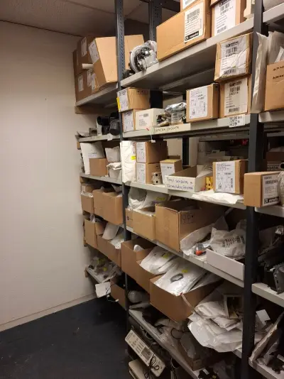 Partij installatiemateriaal in 2mtr stelling – kavel bij Onlineveilingmeester, Hoogeveen
