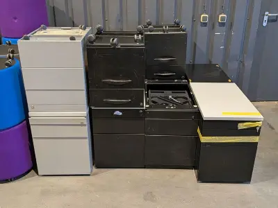 Ca. 11x Ladeblok – kavel bij Onlineveilingmeester, Heerenveen