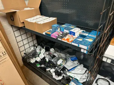 2x Inhoud stellingvak w.o. led lampen, W.o. Osram, Philips, Noxion – kavel bij Onlineveilingmeester, Hoogeveen