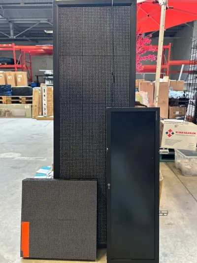 3x Professionele beeldschermen en led-videowall panelen W.o. Flatron – kavel bij Onlineveilingmeester, Hoogeveen
