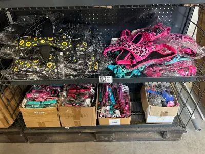 2x Inhoud stellingvak w.o. accessoires voor honden W.o. Sharon – kavel bij Onlineveilingmeester, Hoogeveen