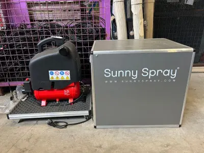 Spraytan-systeem met Super Silent Profi 66 compressor Sunny Spray – kavel bij Onlineveilingmeester, Hoogeveen