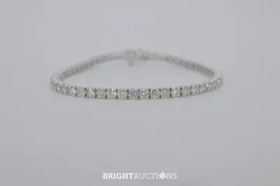 Witgouden tennisarmband met natuurlijke diamanten – kavel bij Bright Auctions