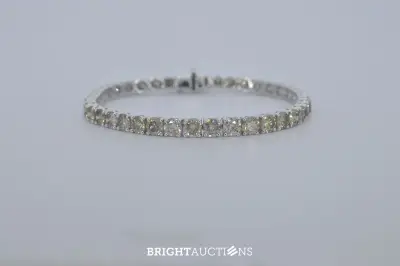 Witgouden tennisarmband met natuurlijke diamanten – kavel bij Bright Auctions