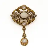 Geelgouden broche, bestaande uit krullen met zwart emaille, centraal bezet met een ovale cabochon geslepen opaal van 9 x 6 mm en met roosgeslepen d… – kavel bij Venduhuis De Eland