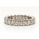 Witgouden hele alliance ring, bezet met briljant geslepen diamanten, in totaal circa 2.0 ct., gehalte 585/000, ringmaat 17, brutogewicht 4.6 gram – kavel bij Venduhuis De Eland