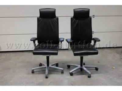 2 Bürodrehstühle von Wilkhahn, Modell ON mit Kopfstütze, Leder, schwarz, gebraucht – kavel bij Zoll-Auktion, Berlin