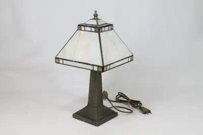 Tafellamp in Tiffany-stijl – kavel bij De Kringwinkel, Brecht