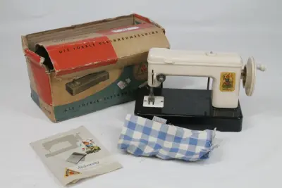Vintage Nähzwerg Speelgoednaaimachine – kavel bij De Kringwinkel, Brecht