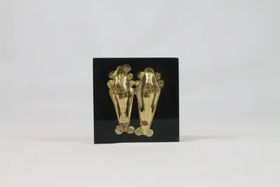 Handgemaakte reproductie van precolombiaans gouden sieraad – kavel bij De Kringwinkel, Brecht