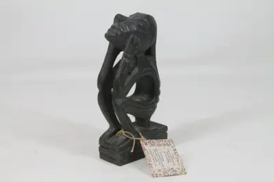 Houten Afrikaanse beeldje van Fair Trade – kavel bij De Kringwinkel, Brecht