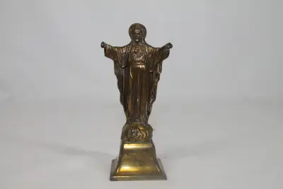 Antiek metalen beeld: Heilig Hart van Jezus – kavel bij De Kringwinkel, Brecht