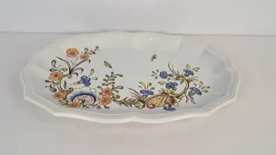 Groot decoratief serveerschaal met bloemmotief – kavel bij De Kringwinkel, Turnhout
