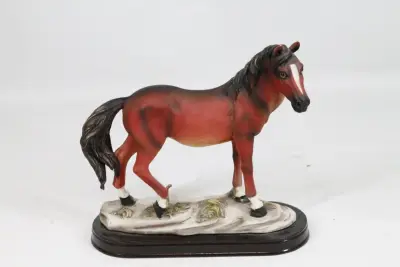 Decoratief paardenbeeldje – kavel bij De Kringwinkel, Brecht