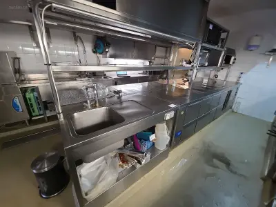 Inox werkstation met spoelbak en koeltogen – kavel bij Auctim, Koksijde