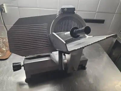 Vleessnijmachine Diamond – kavel bij Auctim, Koksijde