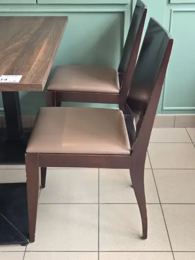 (54x) Tafels en stoelen CJC – kavel bij Auctim, Koksijde