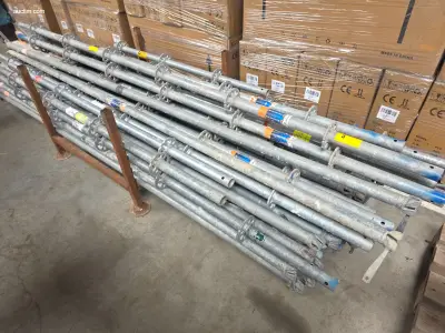 gedemonteerde gevelsteiger Scafom, Altrad, Assco – kavel bij Auctim, Aartselaar