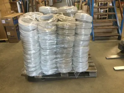 Pallet met flexibele elektriciteits slangen IPS, grijs – kavel bij Onlineveilingmeester, Zutphen