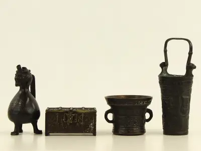 Set van 4 zware bronzen verzamelobjecten – Gotisch & Renaissance stijl – kavel bij De Kringwinkel, Antwerpen