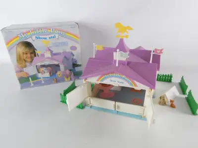My Little Pony Show Stable speelset met accessoires – kavel bij De Kringwinkel, Heverlee