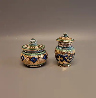 Set van decoratieve aardewerken potten – kavel bij De Kringwinkel, Aalst
