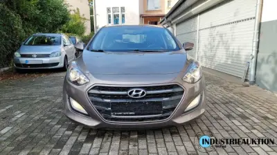 Aus Nachlass: PKW HYUNDAI i30 1.4 – veiling bij industrieauktion.online