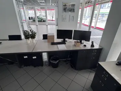 5589.3 => 2 Schreibtische mit Aktenrollcontainer – kavel bij VENTA Industrieversteigerungen, Hagen