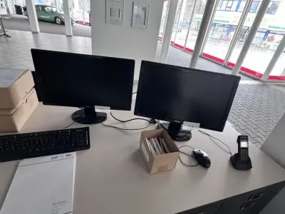 5589.17 => 2 Widescreen-TFT-Monitore BenQ – kavel bij VENTA Industrieversteigerungen, Hagen