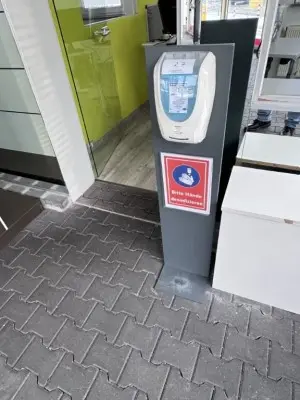 5589.27 => 2 Handhygienespender mit Standfuß – kavel bij VENTA Industrieversteigerungen, Hagen