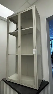 5691.56 => 1 Vitrine mit Beleuchtung – kavel bij VENTA Industrieversteigerungen, Hagen