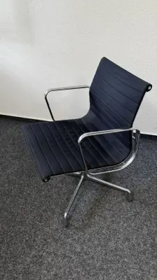 5590.7 => 2 Besucherstühle Vitra – kavel bij VENTA Industrieversteigerungen, Hagen