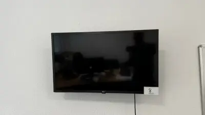 5590.8 => 1 Flachbildfernsehgerät LG, 32 Zoll mit Wandhalterung – kavel bij VENTA Industrieversteigerungen, Hagen