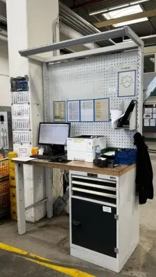 5590.555 => 1 Werkbank Garant mit Werkzeuglochwand und Beleuchtung – kavel bij VENTA Industrieversteigerungen, Hagen