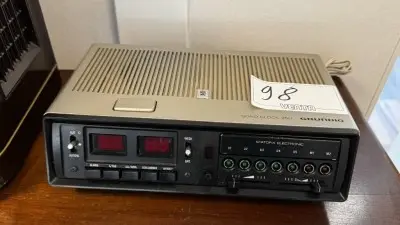 5691.98 => 1 Radiowecker Grundig Sono Clock 250 – kavel bij VENTA Industrieversteigerungen, Hagen