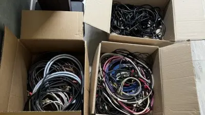 5691.134 => 1 Pos. HiFi-Zubehör, bestehend aus: Hifi-Kabeln, Netzadaptern, Stabilisatoren etc – kavel bij VENTA Industrieversteigerungen, Hagen