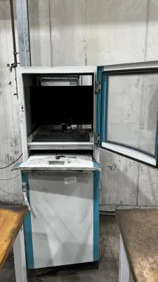 5590.1006 => 1 Mobiler Arbeitsplatz Rittal mit Mini-PC (ohne Festplatte) und Widescreen-TFT-Monitor – kavel bij VENTA Industrieversteigerungen, Hagen