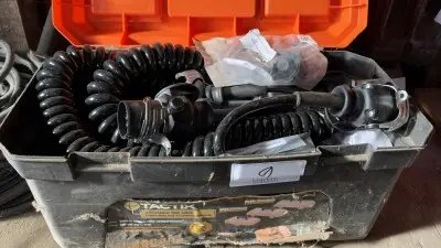 5735.9 => 1 Kunststofftransportkiste mit LKW-Anschlusskabeln – kavel bij VENTA Industrieversteigerungen, Hagen