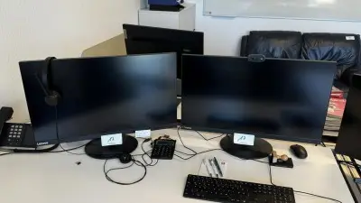 5710.17 => 2 Widescreen-TFT-Monitore Lenovo mit Dockingstation – kavel bij VENTA Industrieversteigerungen, Hagen