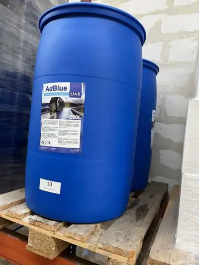 2 vaten AdBlue - 200 L – kavel bij VH Auctions