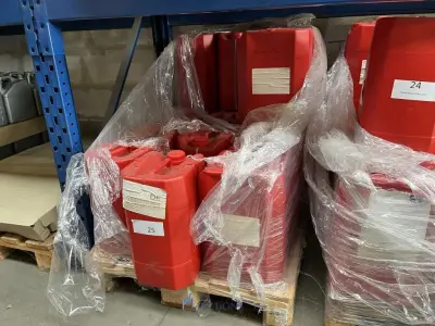 Plm 18 bidons surface cleaner MOTUL - 20 L – kavel bij VH Auctions