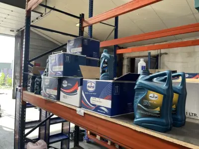 Partij antivries, oliën en chemicaliën EUROL – kavel bij VH Auctions
