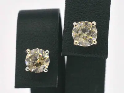 Gouden solitair oorbellen met 2.00 carat natuurlijke diamant – kavel bij Onlineveilingmeester