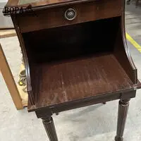 Klassieke houten bijzettafel – kavel bij BOPA Auctions, Oekene