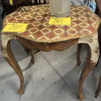 Vintage Italiaanse Florentijnse houten bijzettafel – kavel bij BOPA Auctions, Oekene